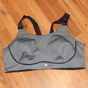 Womens Size 46DD Livi Lane Bryant Sculpting High Impact No-Wire Gray Sports Bra